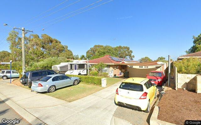 Close to Wellard train station and bus stop only 5-6min walk