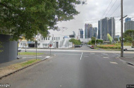 Secure parking space in Southbank. Close to transport lines and the City