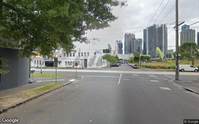 Secure parking space in Southbank. Close to transport lines and the City