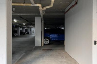 Secure parking space in Southbank. Close to transport lines and the City