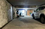 Overnight short-term Parking next to Darling harbour