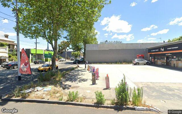 Great space in front of local convenience store, close to public transports.