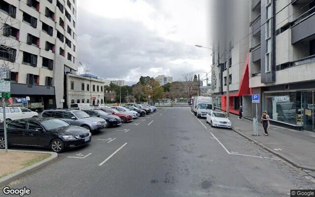 Safe parking place near University of Melbourne