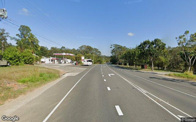 2 minutes off the Bruce highway. 3 minutes from the sunshine coast University