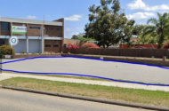 Middle Swan - Great Outside Parking for Regular Vehicles (Van, SUV, Motorbike, etc.)