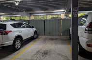 Secure garage, 5 min walk from Canberra centre, 2min walk to Lonsdale st