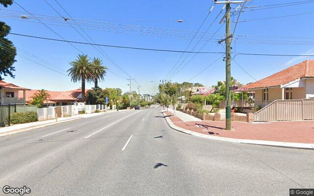 Great parking space close to CBD and free bus to CBD - bus at gate