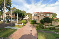 Great on drive parking space 1 k from C'bah Station -Only small to med cars SUV/4 WD - no vans sorry