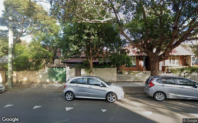 Great&safe parking area, about 10mn walk to crows nest station as well as victoria cross station.