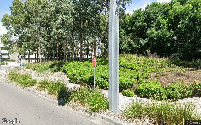 5Minuite walk to Rouse hill Metro and town centre
