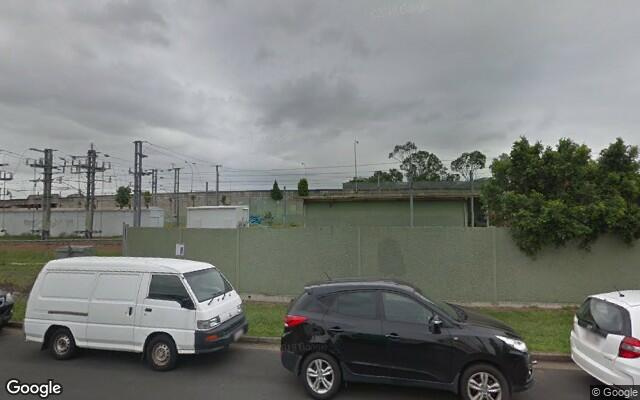 Easy walk to TRAIN station and to Tennis Ctr