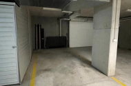 Great car parking space next to KX station