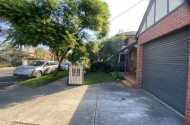 24/7 park. Easy commute into city, especially RMH and UniMelb, Easy PT access, central Moonee Ponds.