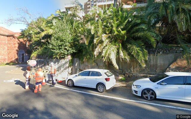 Large clean & dry lock-up garage with forecourt.  Close to bus and metro transport to City.
