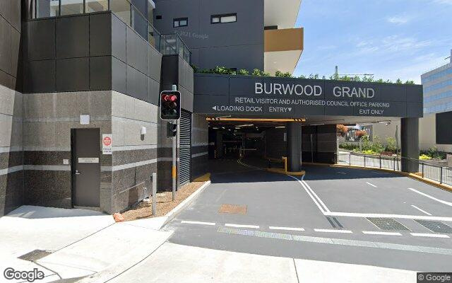 4 minute walk from Burwood Station!