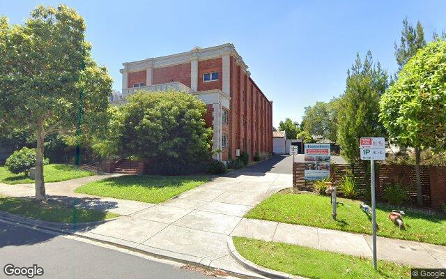 Off-street, close to Swinburne!