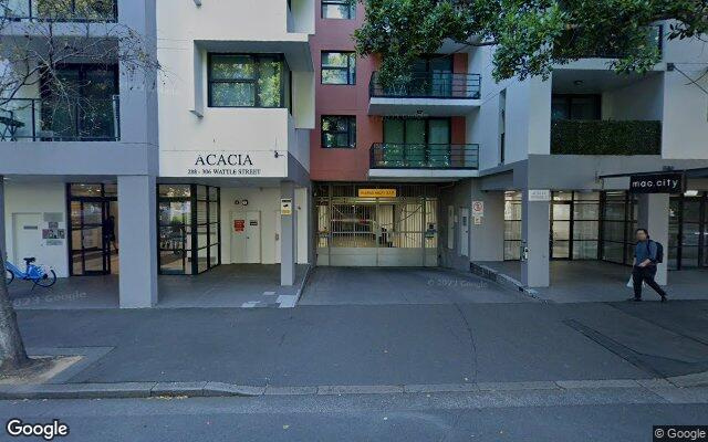 Excellent and convenient parking 5 mins to darling harbour, Wentworth park and more, secure and easy