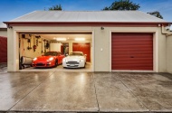 Secure, double garage, 24/7 access, 5km from CBD