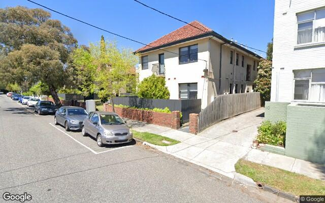 Located within a 2-3 minute walk to the Sandringham Line, Tram 67 and 623 Bus and Ripponlea Village.