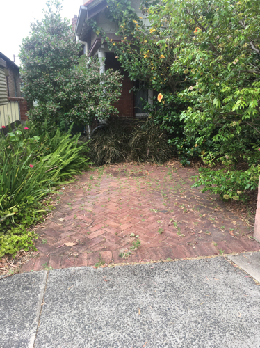 Convenient off road space,close to City Transport