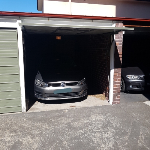 Lockup garage in harbourside dress circle