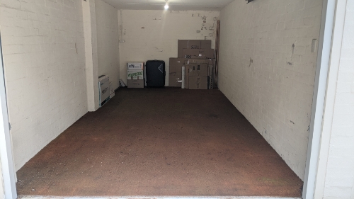 Lockup garage close to UWA or 13min walk to QEII Medical Centre