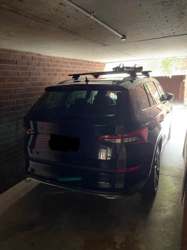 Undercover easy convenient G Access Park, 500m from the MCG.