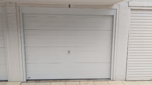 Lockup garage close to UWA or 13min walk to QEII Medical Centre