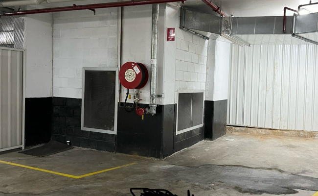 Mascot - Secure Basement Car Space near Train Station