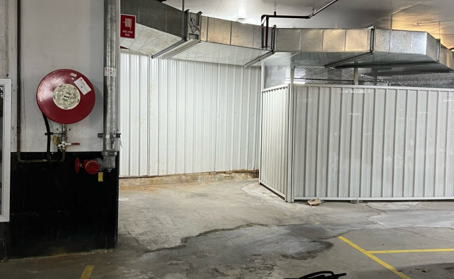 Mascot - Secure Basement Car Space near Train Station