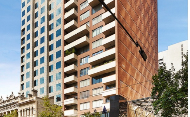 Melbourne CBD-Collins St, Paris End (next to Hotel Sofitel)  Safe & Great Spot & Very Convenient