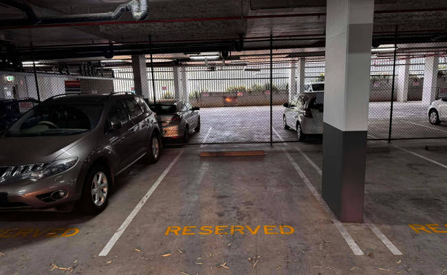24/7 Underground In Polaris Near La Trobe
