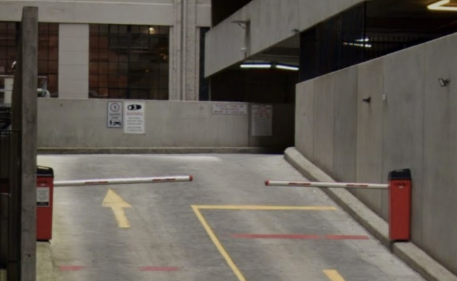 This indoor lot parking space is located in the middle of the CBD (Melbourne) Spot #346