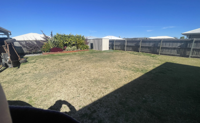 Secured yard great for vans, small machinery,trailers