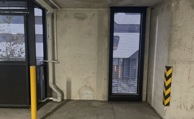 Melbourne CBD Empire Apartment motorbike space for lease