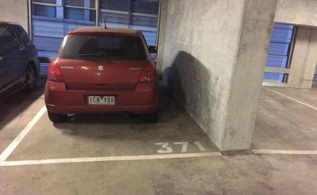 Parking space near Vic Markets and Flagstaff gardens
