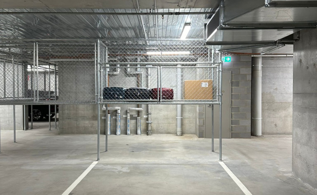Melbourne - Secure 24/7 Indoor Reserved Private CBD Parking close to Train Stations