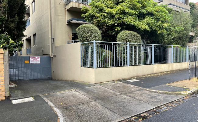 St Kilda - Secure Adjoining Car Parks with Remote Access clos to Tram