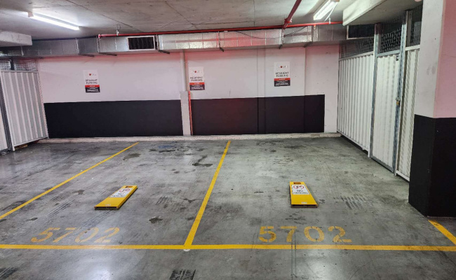Great parking in Adelaide - Meriton Suites