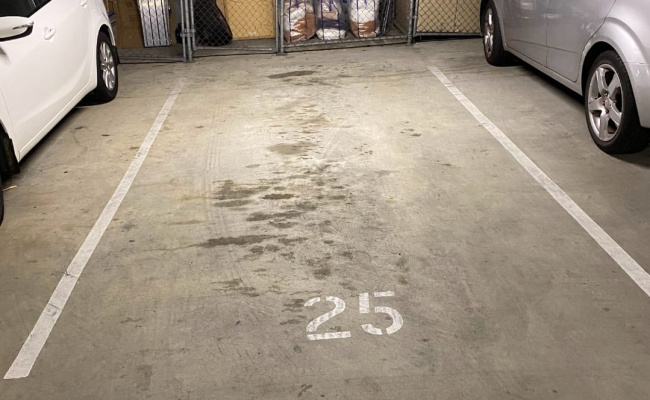 Secure BENNETT ST parking in heart of CBD, by free bus route into city centre - remote access & CCTV