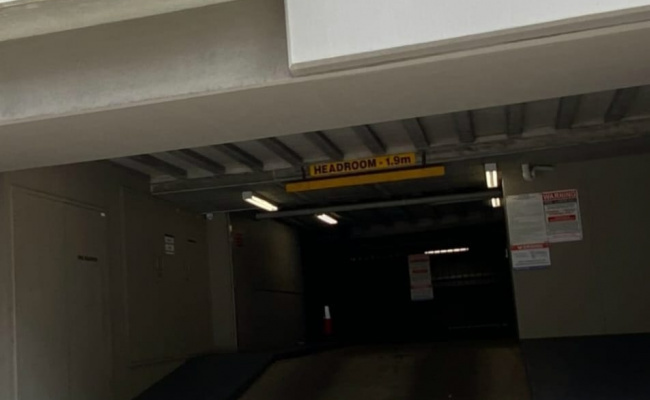 Secure BENNETT ST parking in heart of CBD, by free bus route into city centre - remote access & CCTV