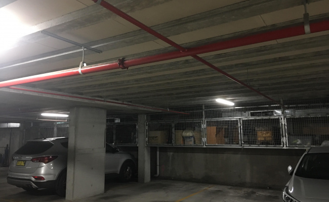 Secure underground parking - 2 mins from Crowsnest shops