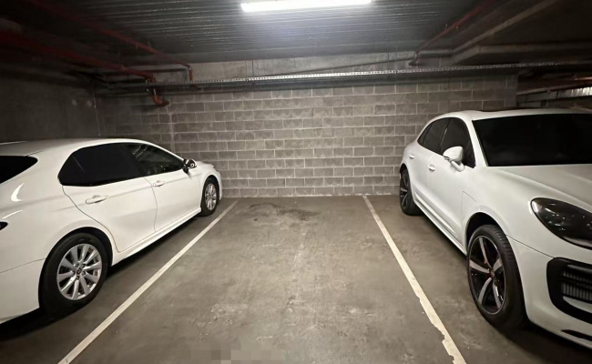 Great parking near CBD/TRAM STATION