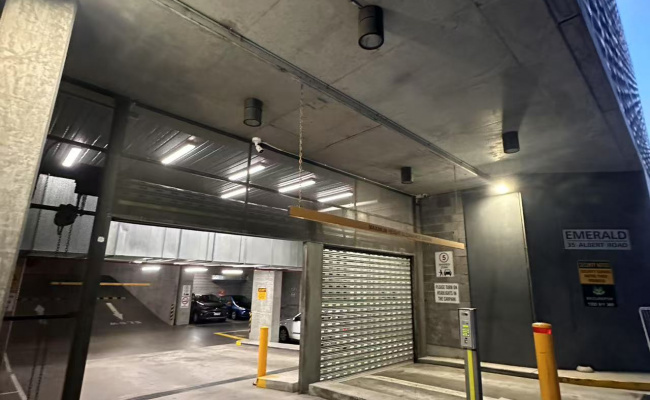 Great parking near CBD/TRAM STATION