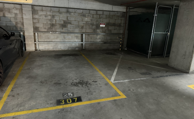 South Melbourne - Secure Indoor Parking Opposite to Albert Park