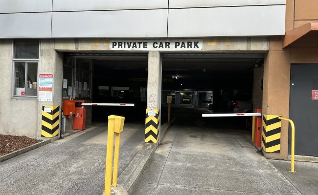 South Melbourne - Secure Indoor Parking Opposite to Albert Park