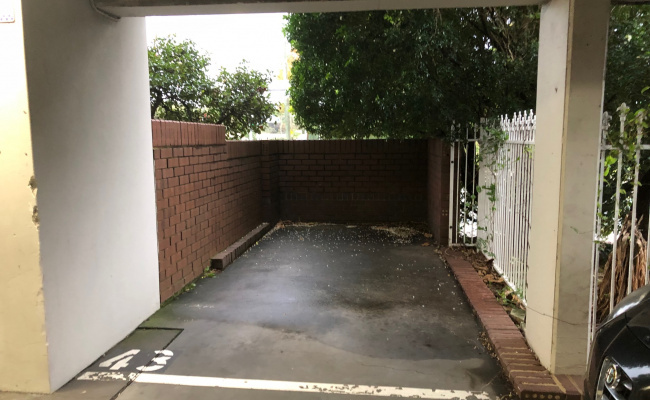 Private car space seconds to Centennial Park