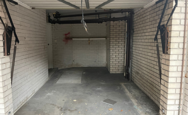 Lockup Garage in Kensington