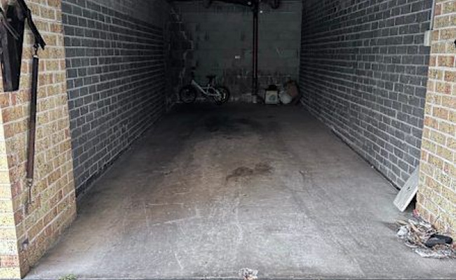 Lock up garage Pyrmont