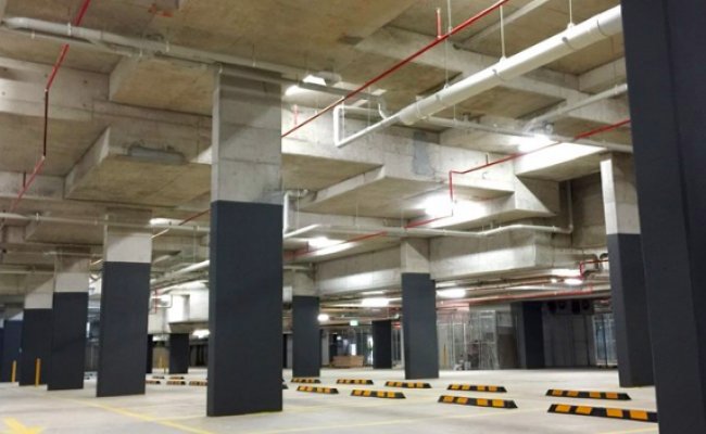North Ryde - Modern Spacious Parking next to Train Station